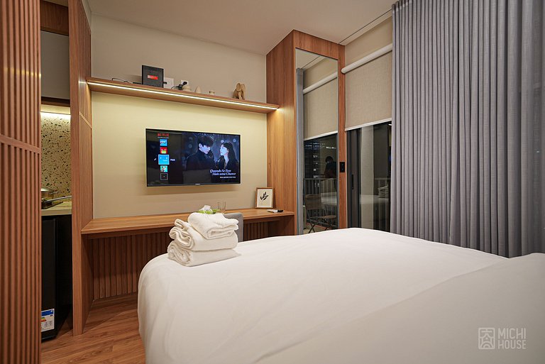 Moderno Studio Executivo • Metro Paraiso com Ar