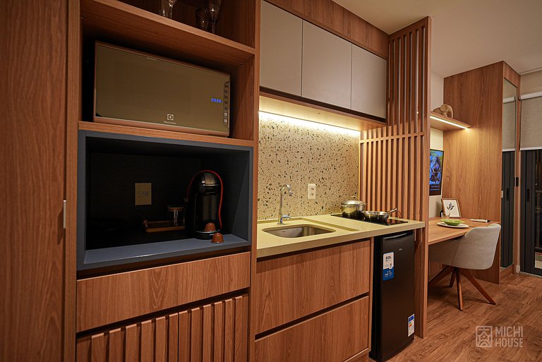 Moderno Studio Executivo • Metro Paraiso com Ar