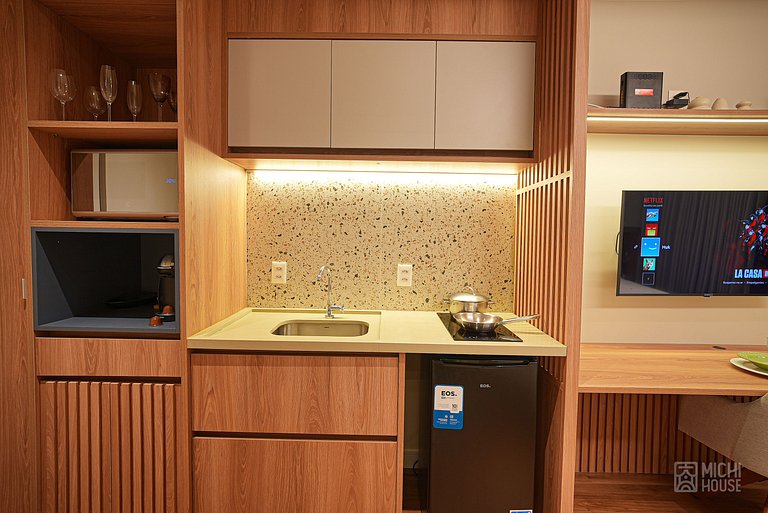Moderno Studio Executivo • Metro Paraiso com Ar