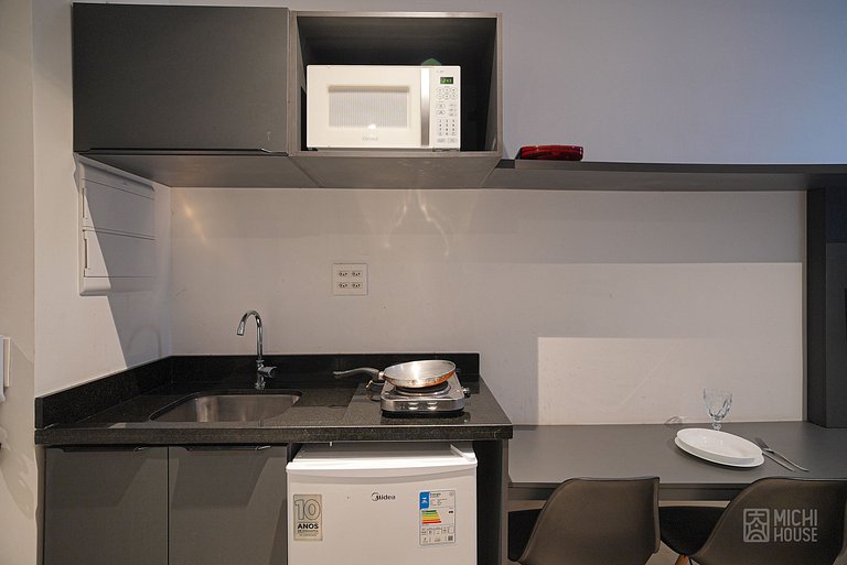 Belo Studio Metro/Santa Casa com Wifi/Ar