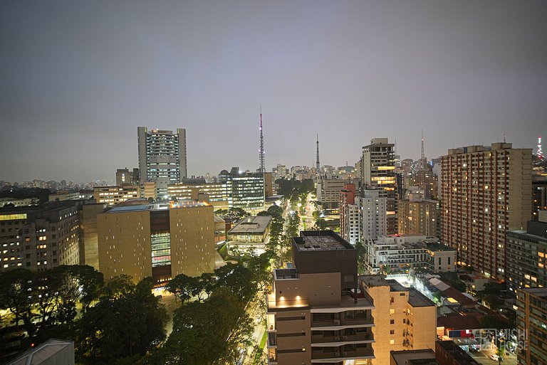 Espaçoso Studio Jardins/Rebouças/HC com AC/WF