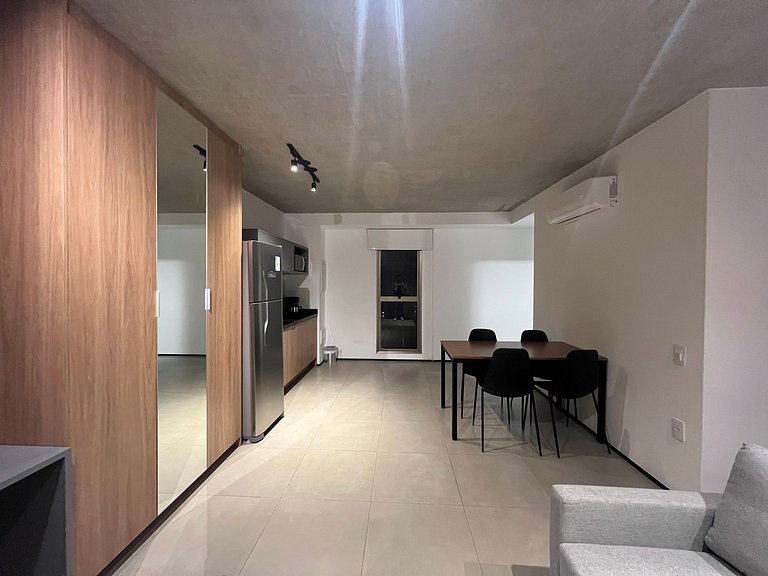 Espaçoso Studio Jardins/Rebouças/HC com AC/WF
