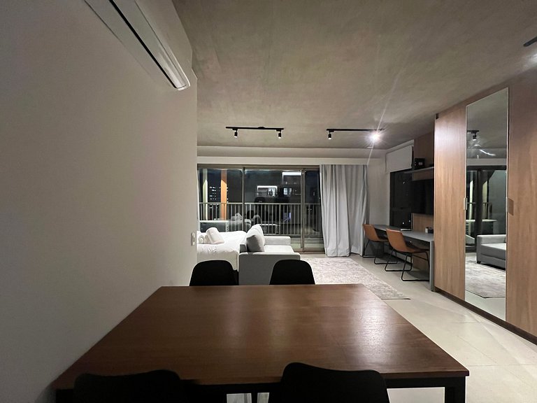 Espaçoso Studio Jardins/Rebouças/HC com AC/WF