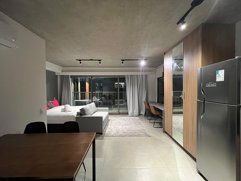Espaçoso Studio Jardins/Rebouças/HC com AC/WF