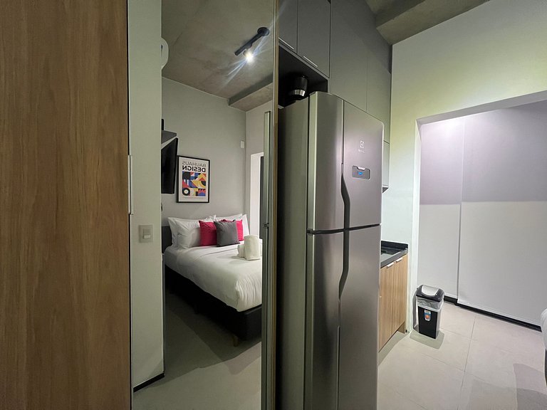 Espaçoso Studio Metro Paraiso com Coworking