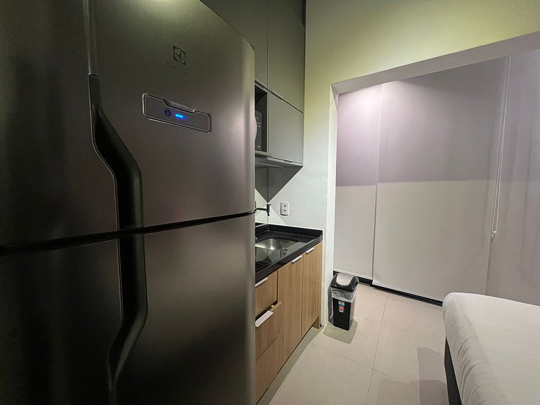 Espaçoso Studio Metro Paraiso com Coworking