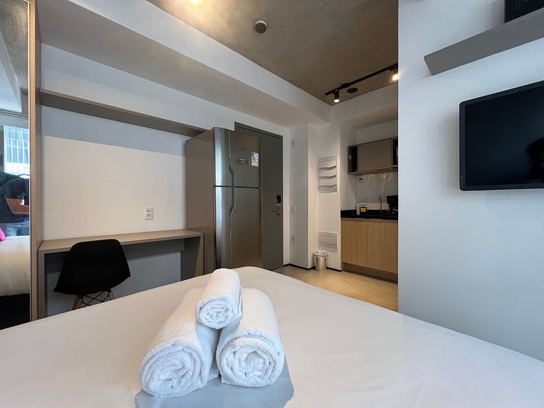 Compacto Studio Jardins/Rebouças/HC com AC/WF