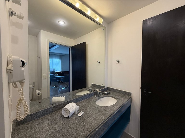 Confortável Flat no Centro Alphaville com Ar/Wifi