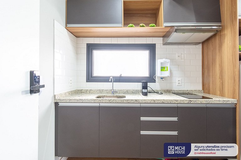 Studio Executivo a 2 min Metro Paraiso com Ar