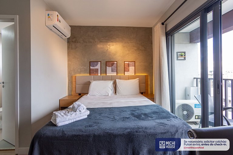 Studio Executivo a 2 min Metro Paraiso com Ar