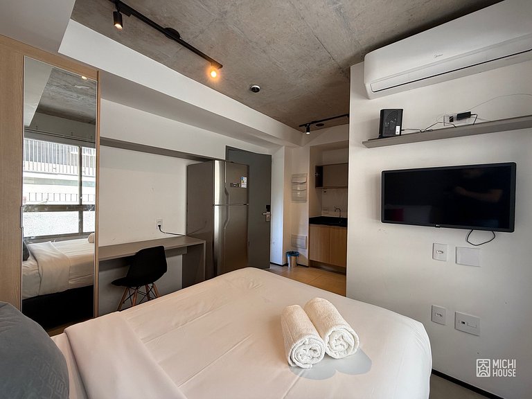 Compacto Studio Jardins/Rebouças/HC com Ar/Wifi