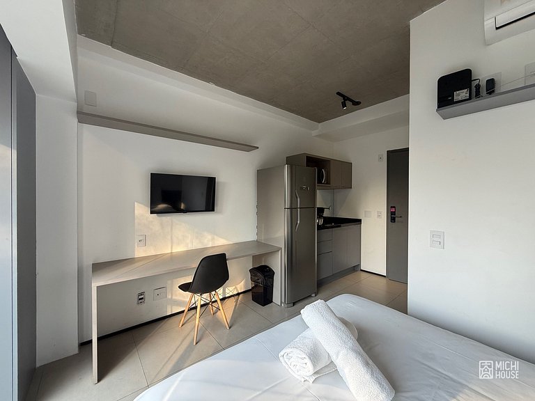 Lindo Studio Metro Paraiso com Ar/Wifi
