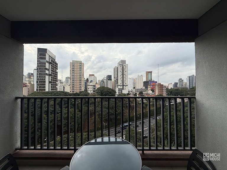 Studio Executivo a 2 min do Metro Paraiso com Ar