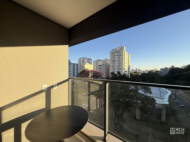 Lindo Studio Pinheiros/ Av Sumare com Wifi/Ar