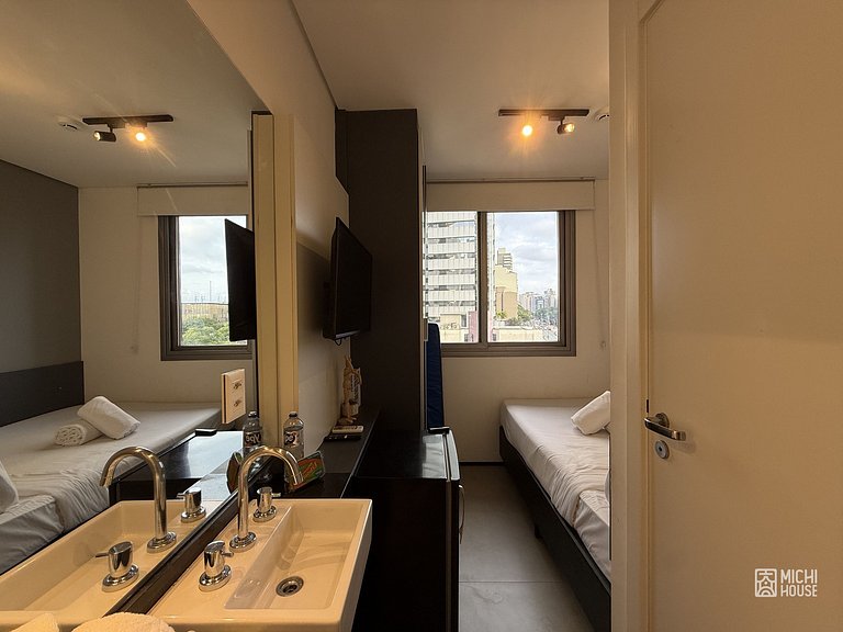 Lindo Studio Metro Vergueiro/Liberdade com Ar/Wifi