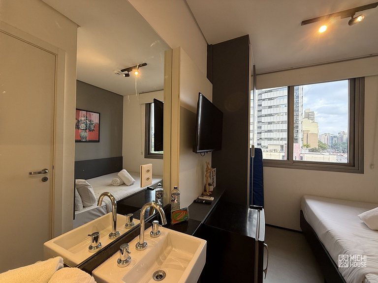 Lindo Studio Metro Vergueiro/Liberdade com Ar/Wifi