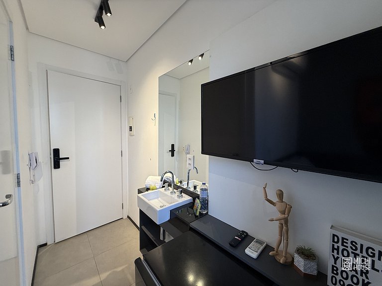 Lindo Studio Metro Vergueiro/Liberdade com Ar/Wifi