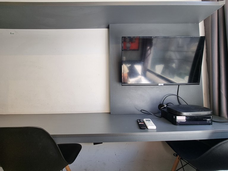 Lindo Studio Metro/Santa Casa com Wifi/Ar