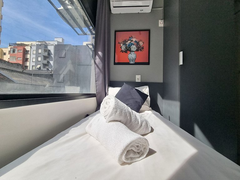 Belo Studio Metro/Santa Casa com Wifi/Ar